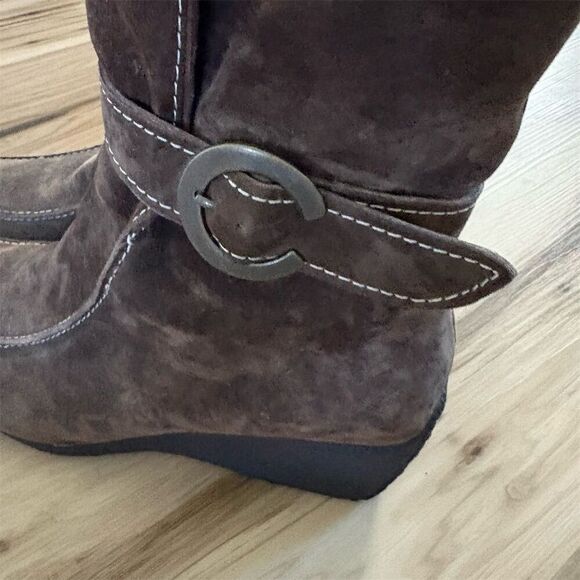 Santana Canada Women's Brown Suede Wedge Ankle Boots Size 9.5 - Picture 3 of 8